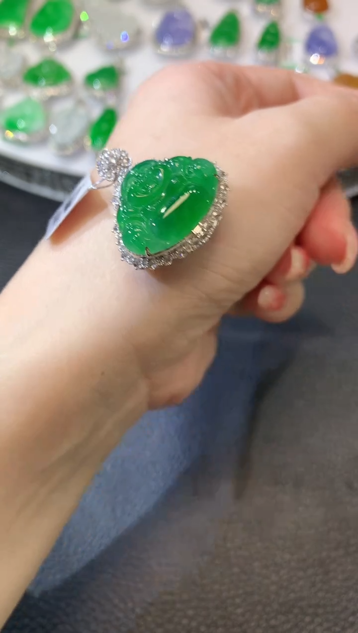 【闪购商品】翡翠吊坠(不含链)18K金镶嵌C20
