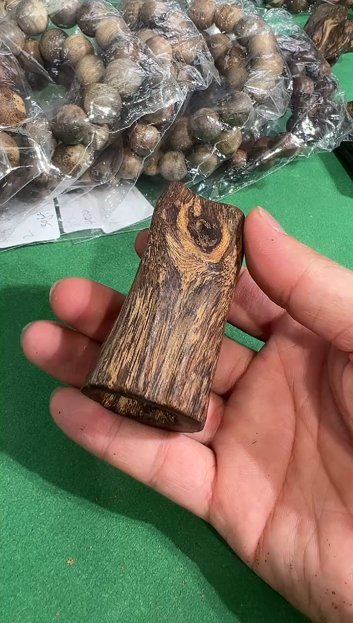 【闪购商品】沉香手把件117号树心油多样性发一