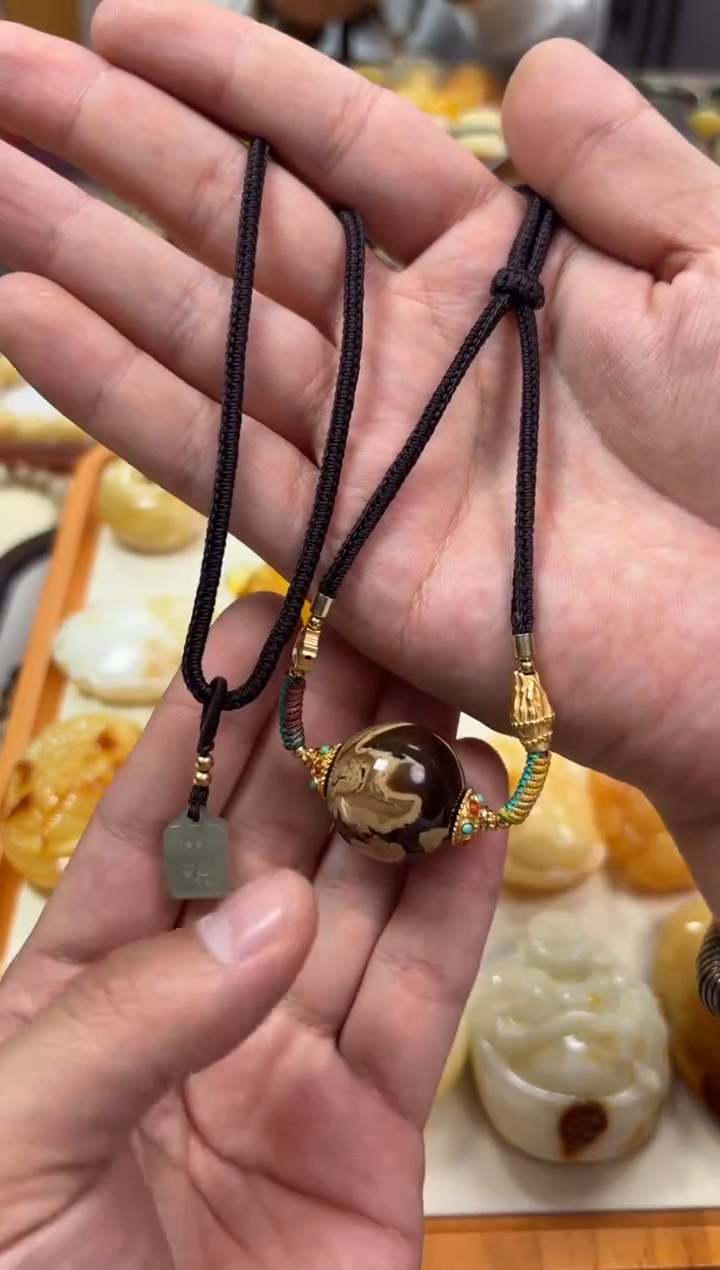 【闪购商品】琥珀裸石未镶嵌锁骨