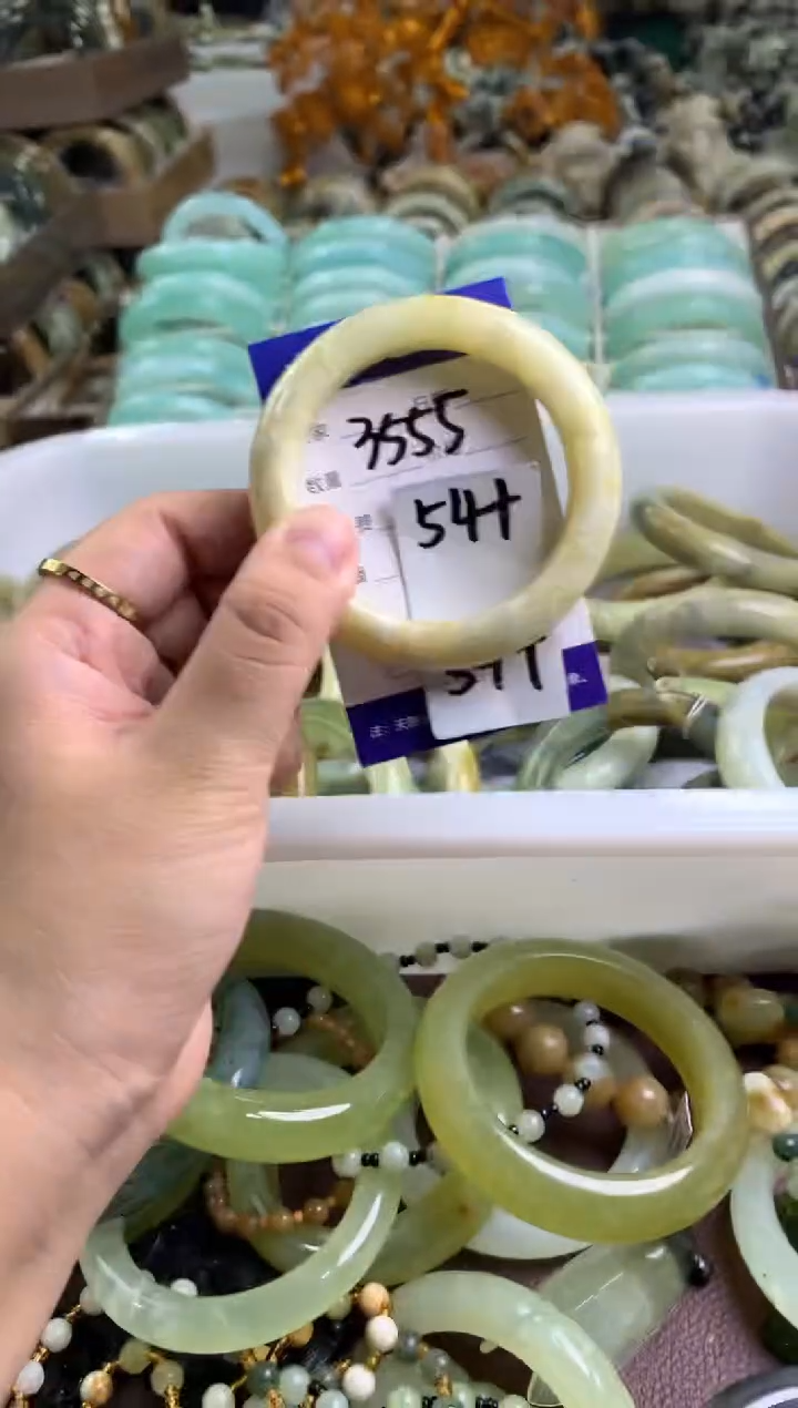 【闪购商品】蛇纹石玉手镯未镶嵌3555