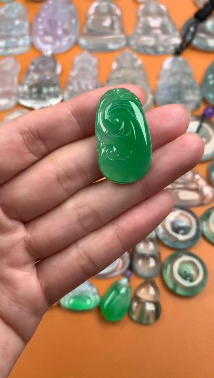 【闪购商品】翡翠颈饰未镶嵌30.6-17.8-4.0有纹