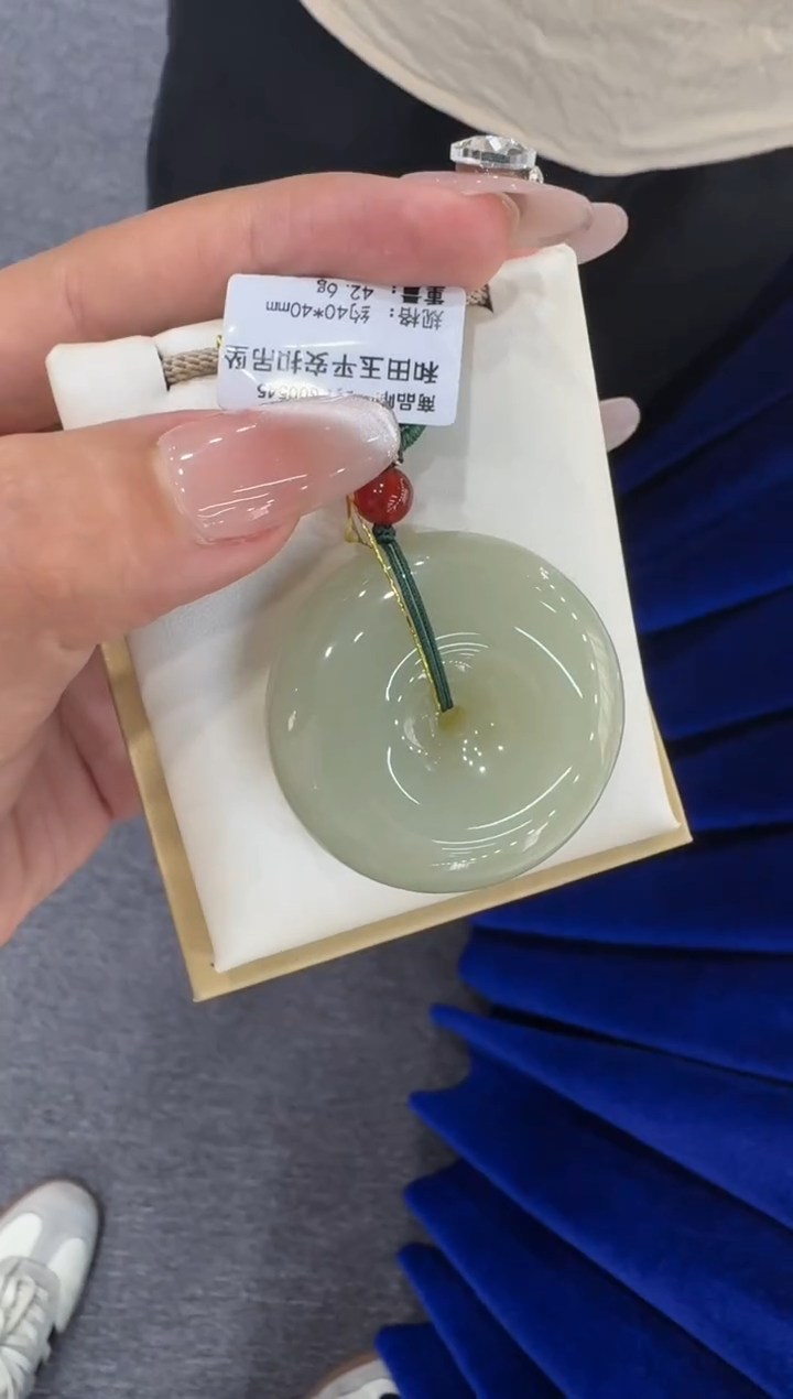 和田玉未镶嵌颈饰平安扣配绳