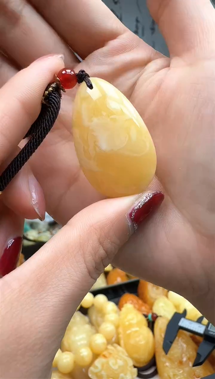 【闪购商品】琥珀裸石未镶嵌挂坠