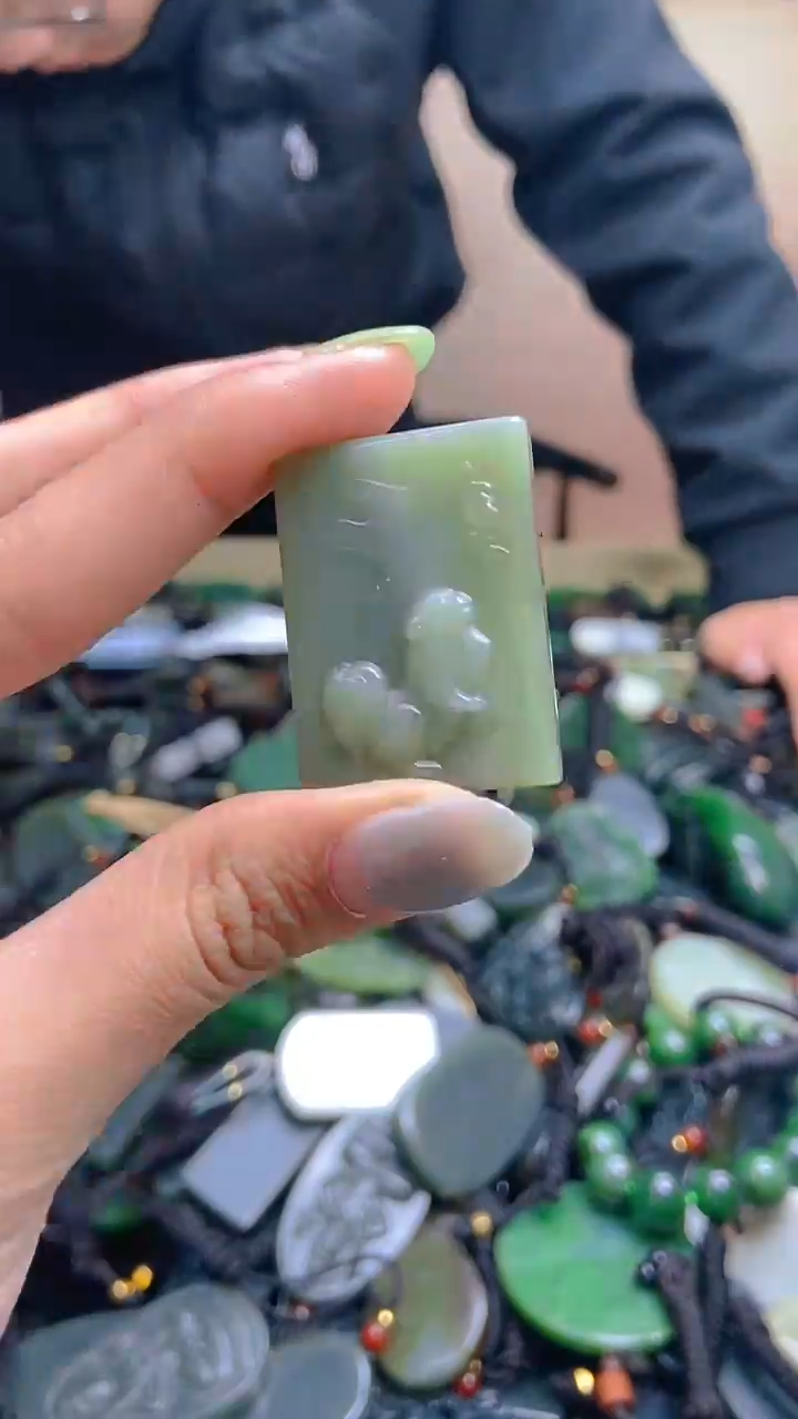 颈饰未镶嵌和田玉1