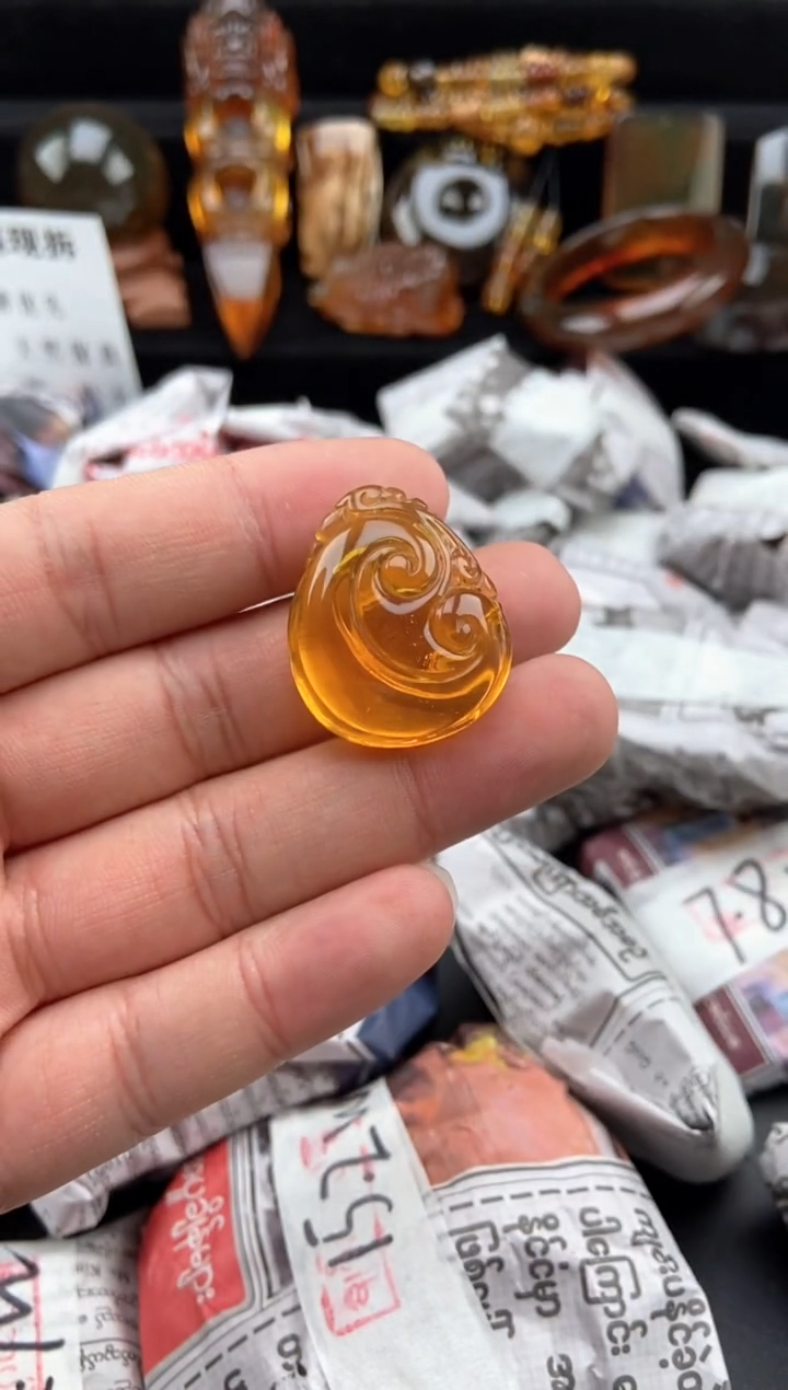 【闪购商品】琥珀颈饰未镶嵌金蓝珀如意吊坠