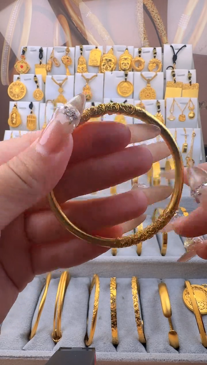 无足银꧁****꧂卷草纹手镯  总重33g外2.5g  60圈口