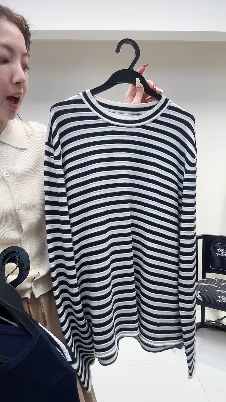 黑白条纹慵懒风羊毛衫
