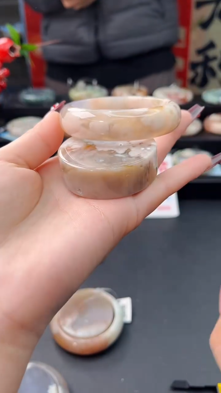 【闪购商品】石英质玉手镯未镶嵌赠送镯心（52圈口）无证书