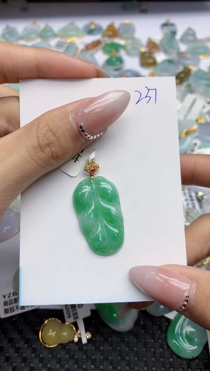 【闪购商品】翡翠颈饰18K金镶嵌天然翡翠A货