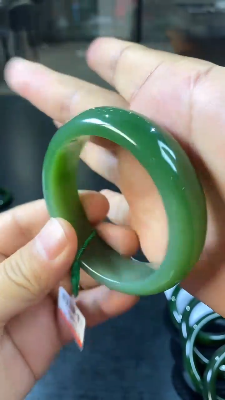 【闪购商品】和田玉碧玉手镯58未镶嵌一个