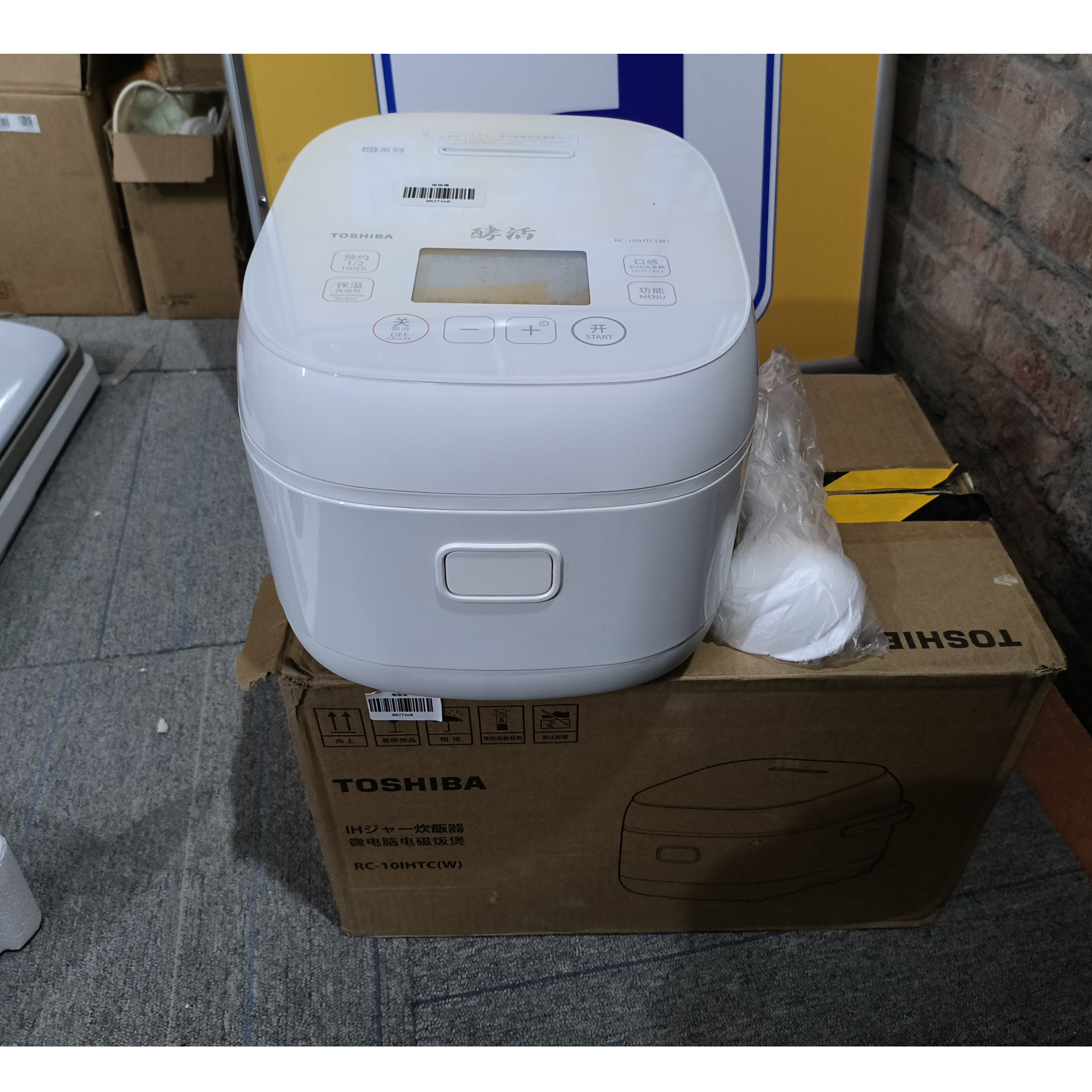8新 TOSHIBA/东芝 武汉仓电饭煲轻微划痕功能完好 3L 1000W