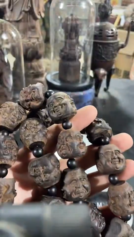 木潘家士大院香木摆件