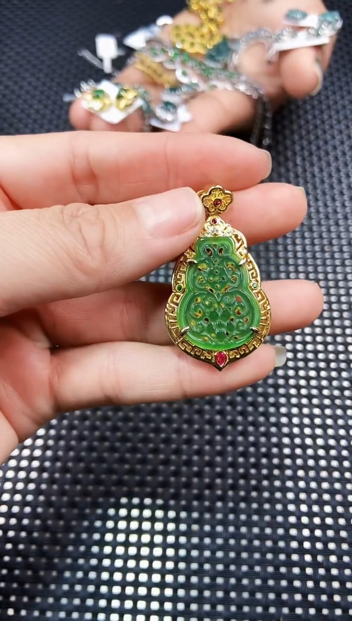【闪购商品】翡翠颈饰未镶嵌111111111