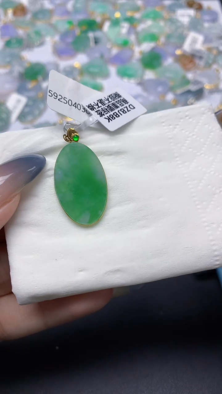 翡翠18K金镶嵌颈饰天然a货翡翠