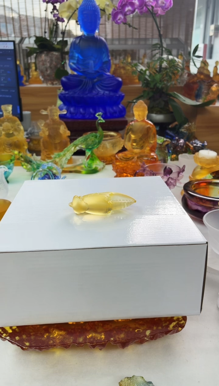 手工艺品琉璃琥珀色手上有钱手把件