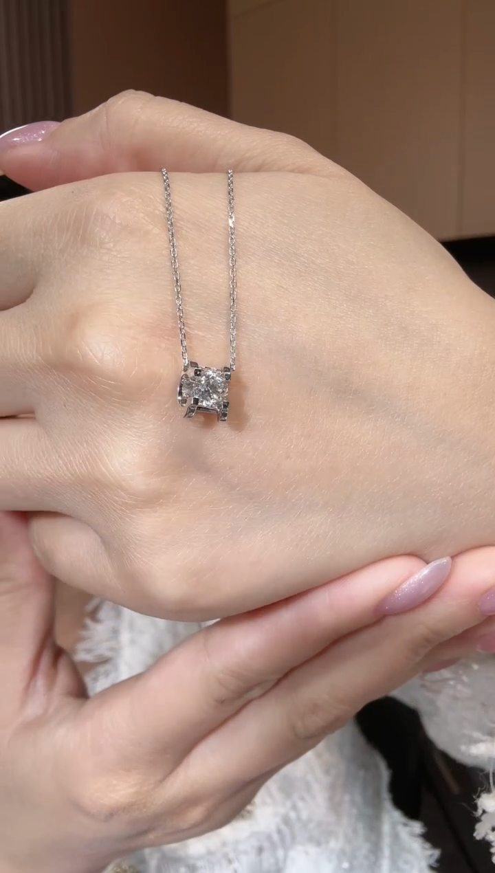 【闪购商品】钻石套链18K金镶嵌50分牛头套链