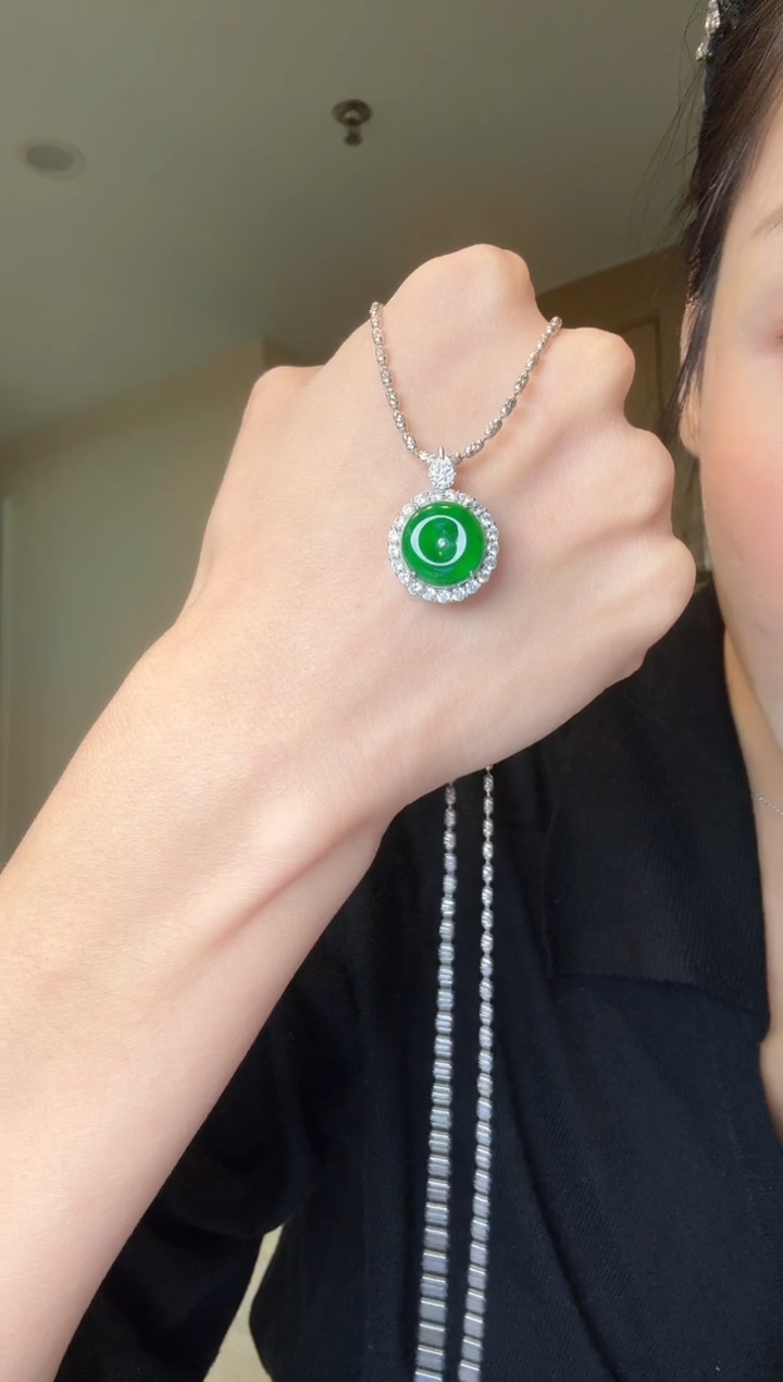 【闪购商品】翡翠吊坠(不含链)银S925镶嵌天然翡翠吊坠