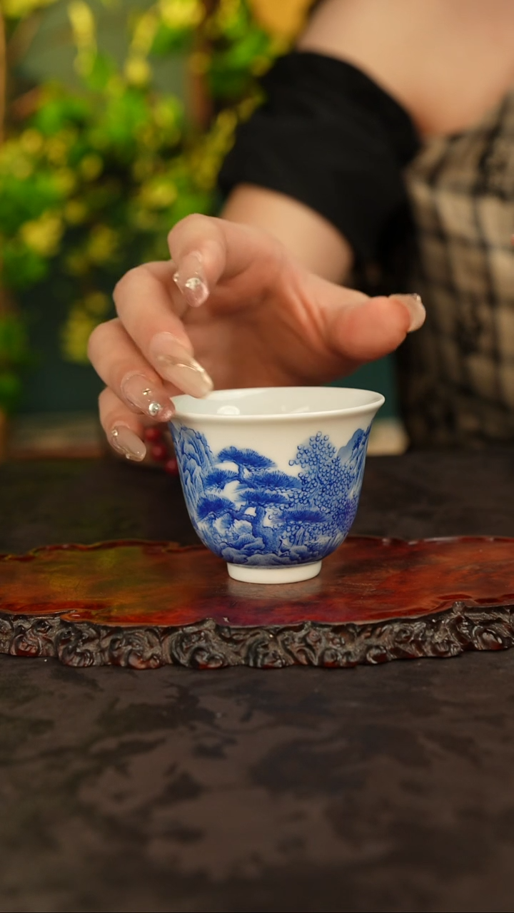 青花手绘山水主人杯