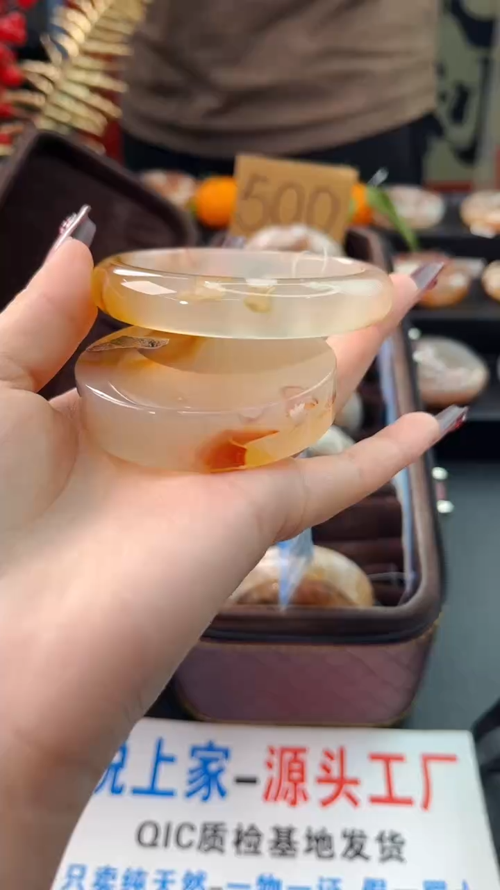 【闪购商品】石英质玉手镯未镶嵌赠送镯心（59圈口