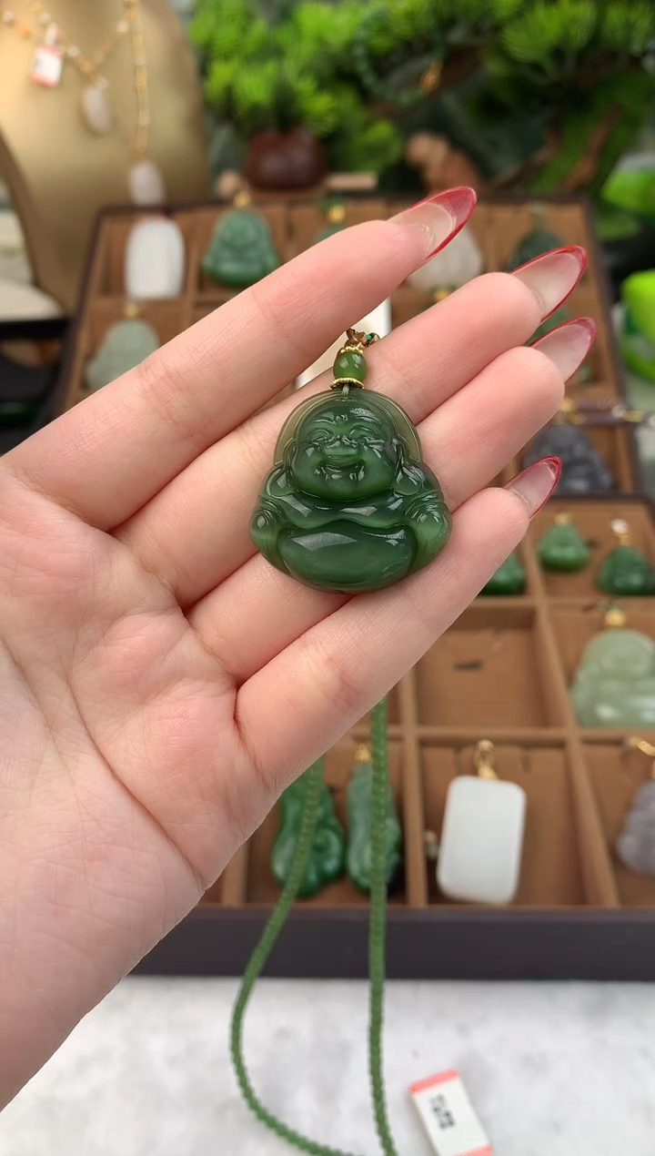 颈饰未镶嵌和田玉吊坠