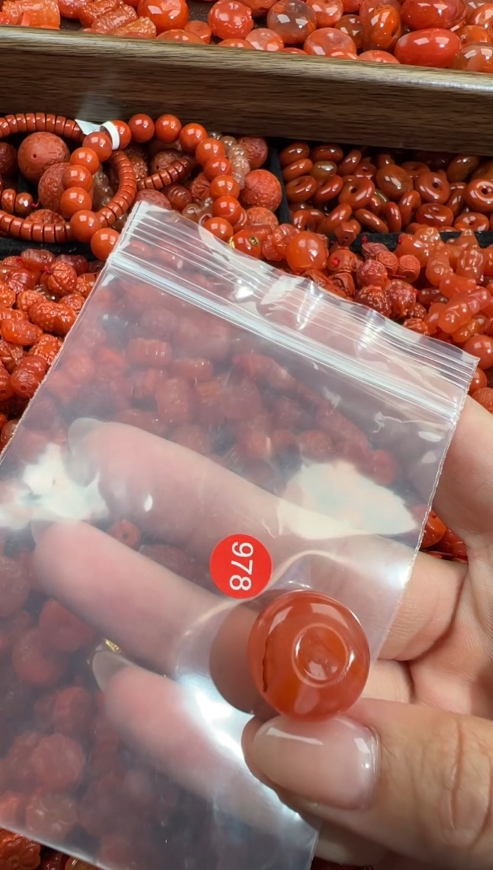 南红玛瑙未镶嵌颈饰1