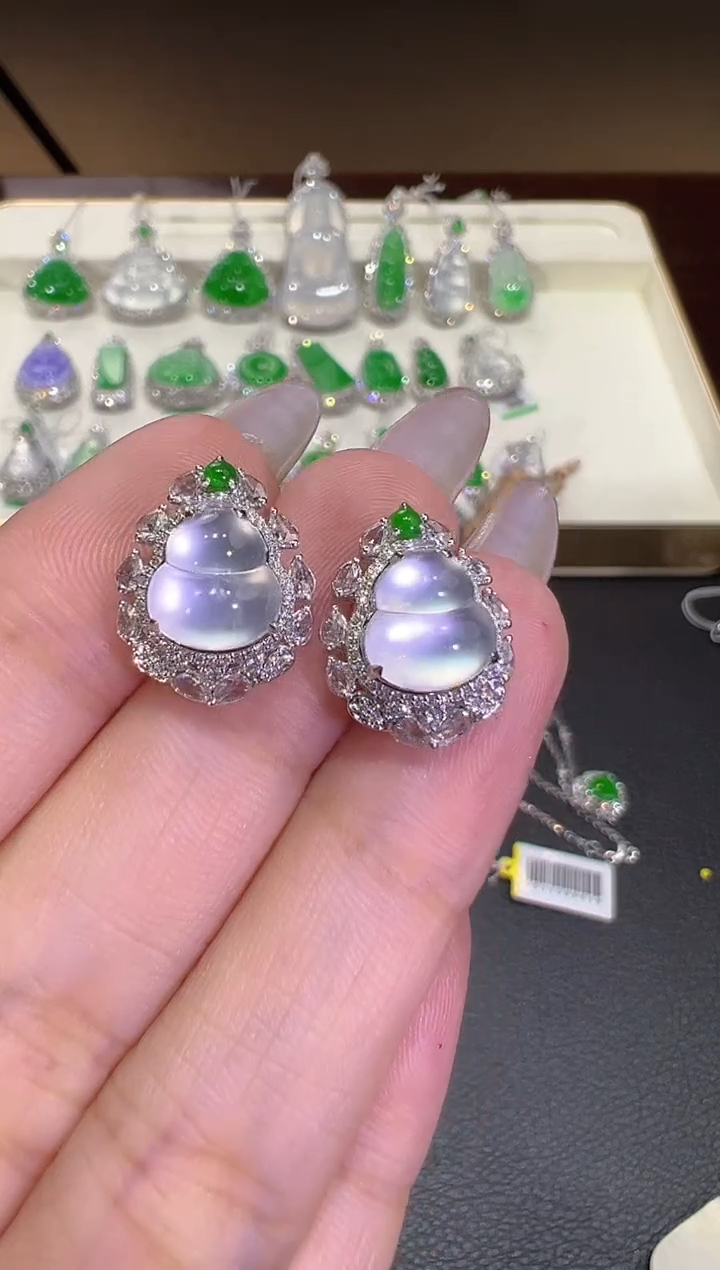 18K金镶嵌翡翠耳饰翡翠