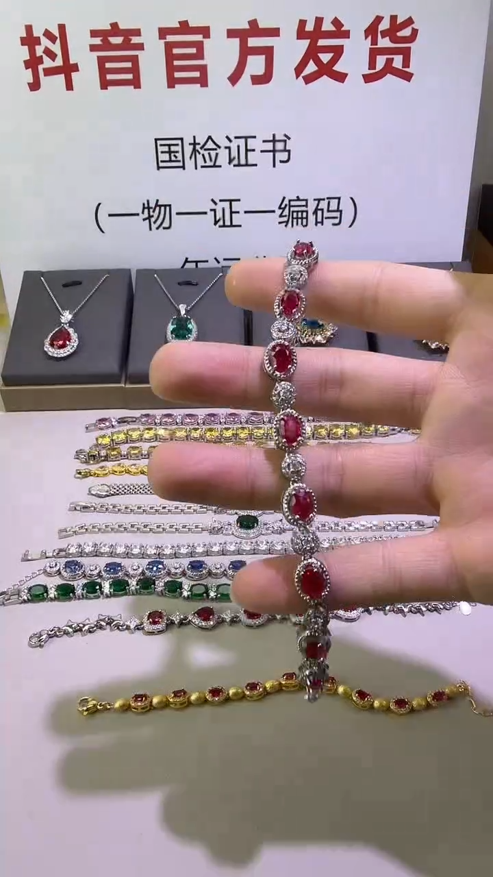 18K金镶嵌手链红宝石258