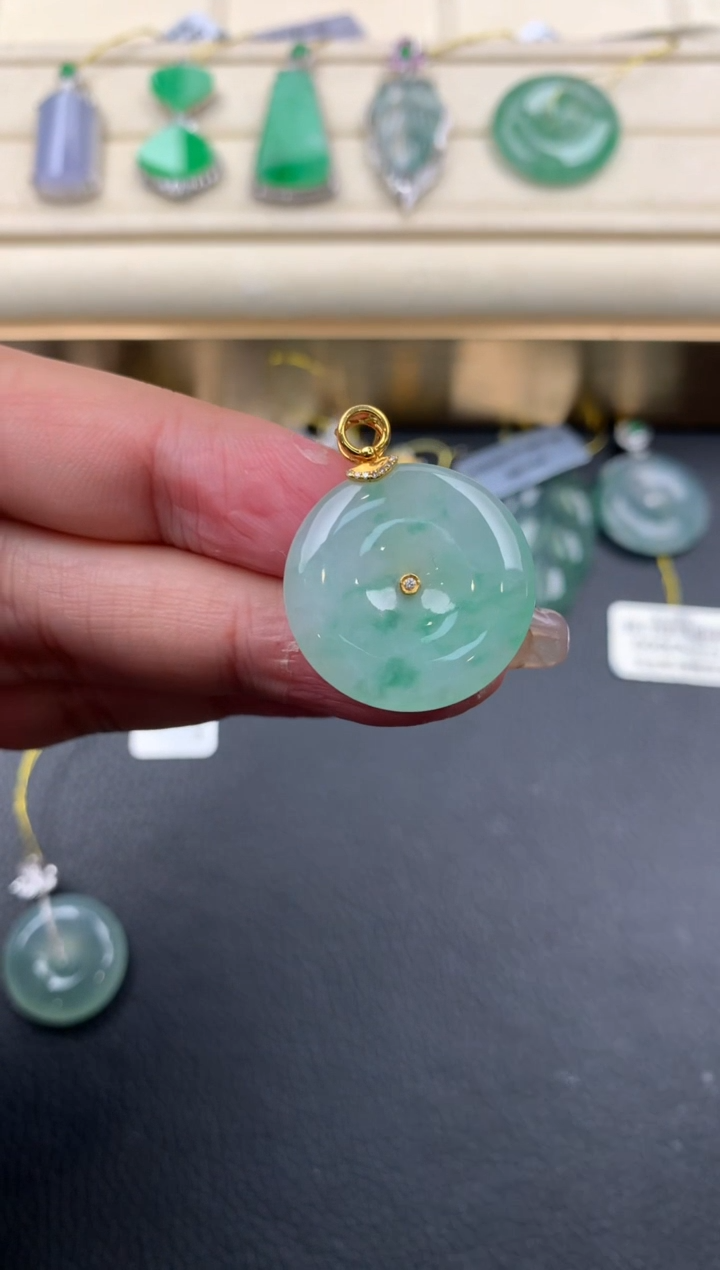 【闪购商品】翡翠颈饰18K金镶嵌D707      