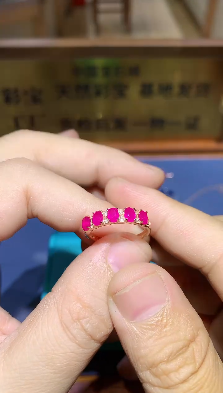 【闪购商品】红宝石戒指银S925镶嵌........