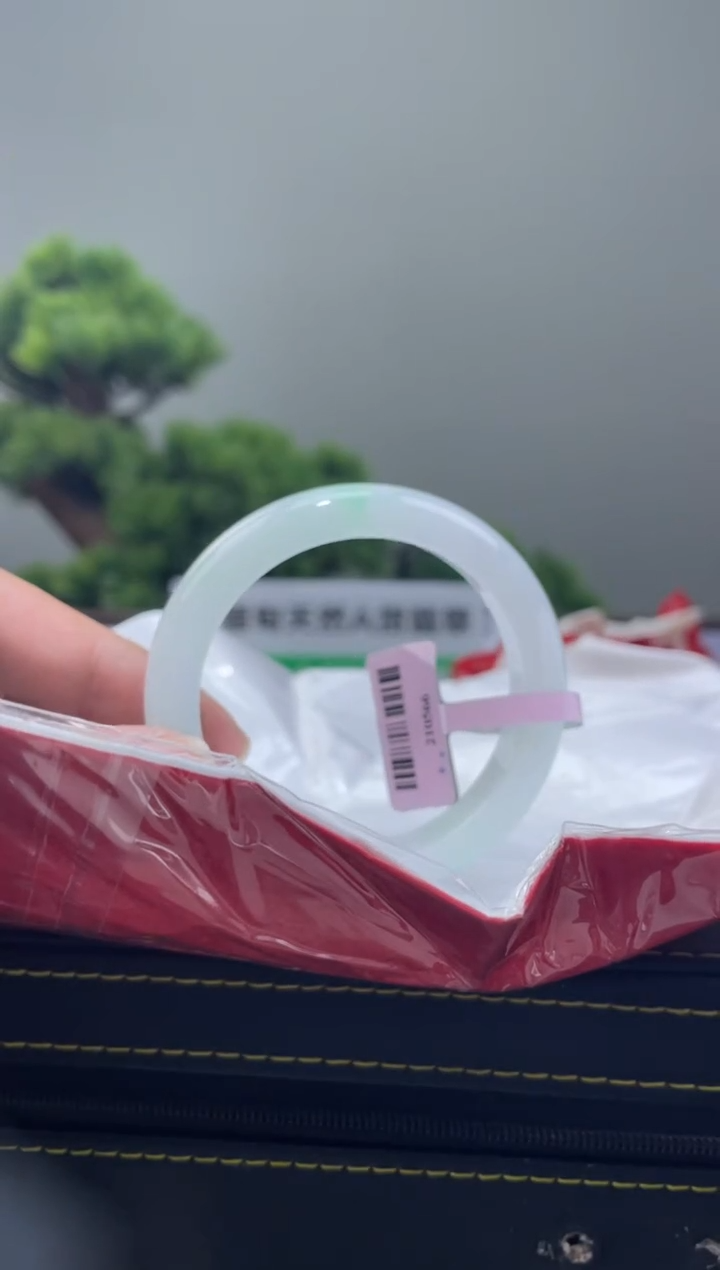 【闪购商品】翡翠手镯未镶嵌13手镯