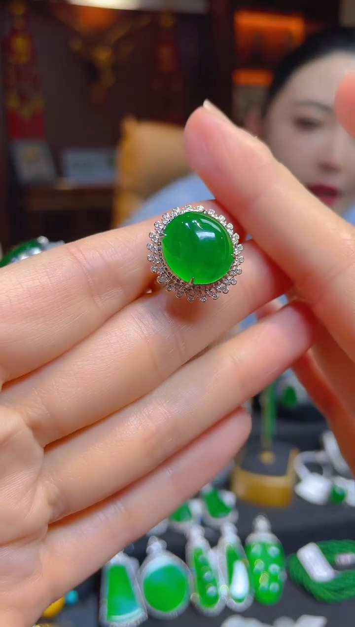 【闪购商品】翡翠戒指18K金镶嵌120050天然A货翡翠蛋面戒指