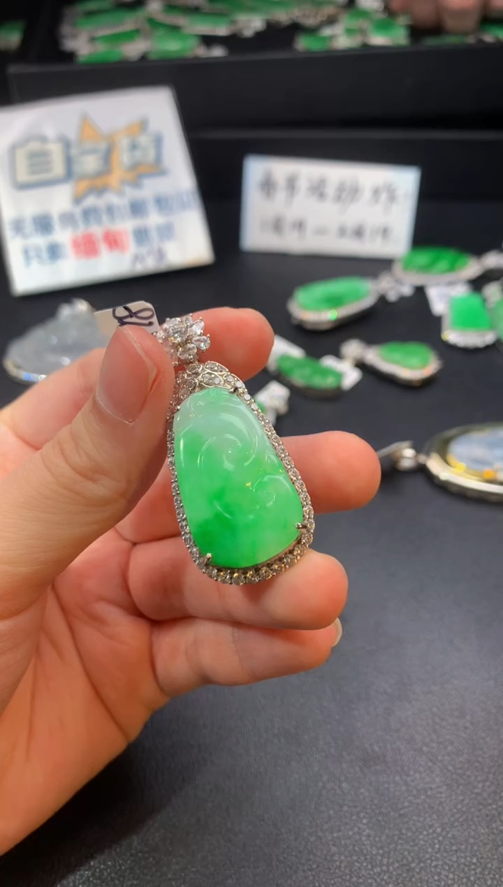 【闪购商品】翡翠颈饰银S925镶嵌翡翠