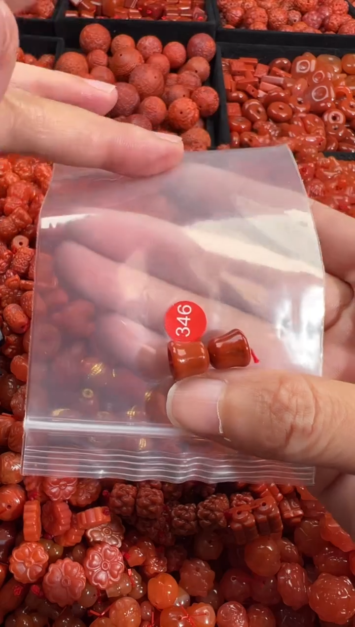 南红玛瑙未镶嵌颈饰1