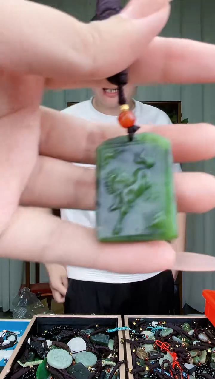 和田玉未镶嵌挂件拍一发一，多样性发货！