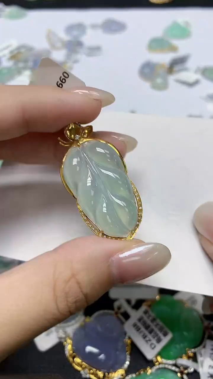 翡翠18K金镶嵌颈饰天然缅甸翡翠A货