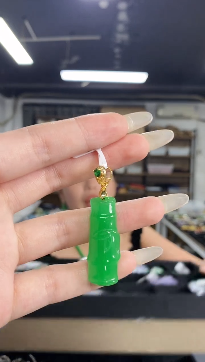 翡翠未镶嵌颈饰闪购链接    多样性发其一颜色微差