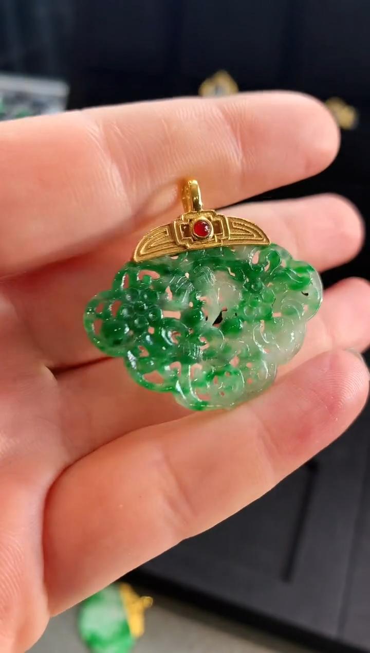 【闪购商品】翡翠吊坠(不含链)18K金镶嵌吊坠