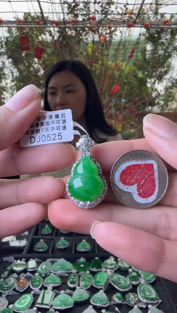 【闪购商品】翡翠颈饰18K金镶嵌DJ0525冰绿葫芦