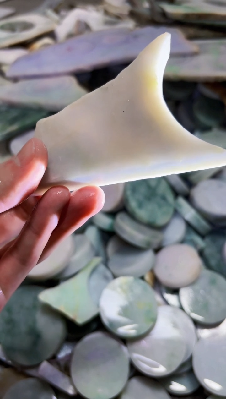 【闪购商品】翡翠颈饰未镶嵌A货吴玉2036