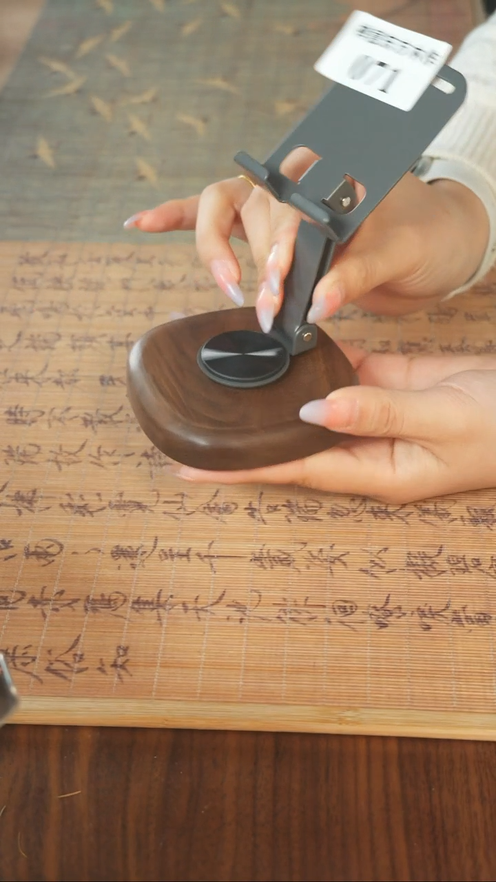 北美黑胡桃木手机支架071