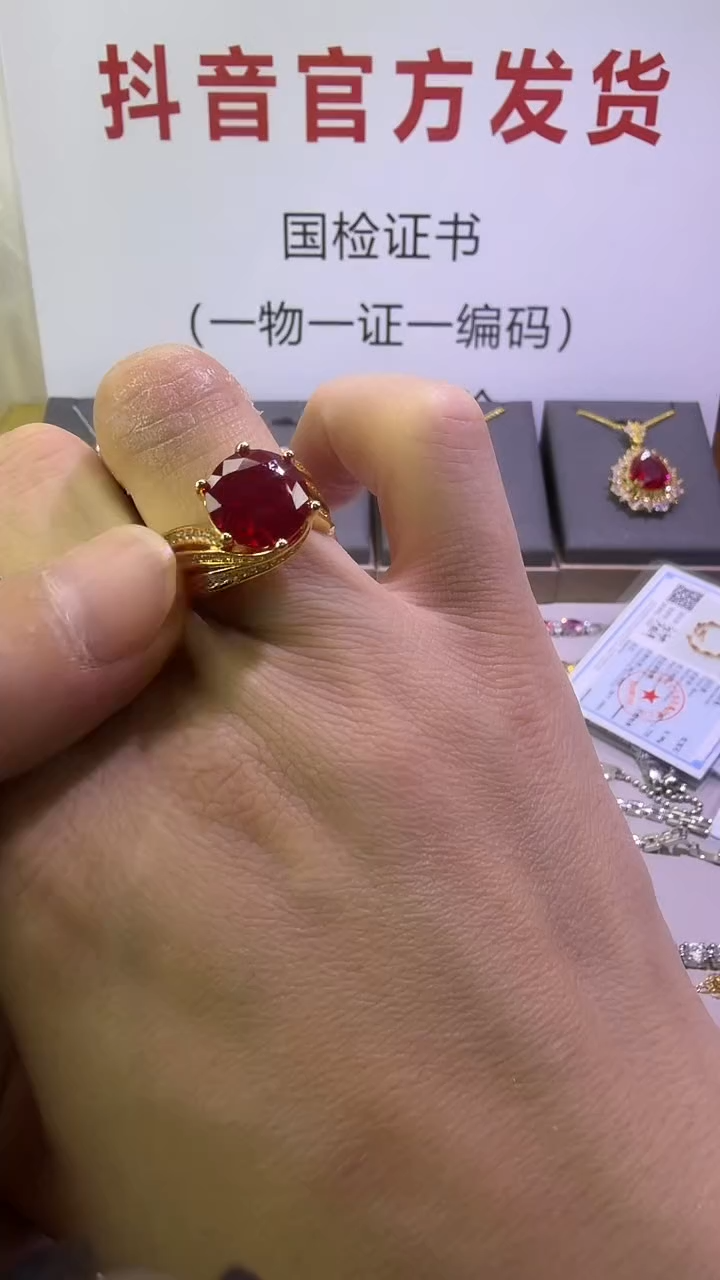 18K金镶嵌戒指红宝石257