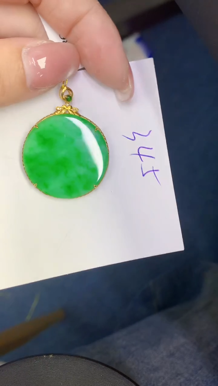 翡翠18K金镶嵌颈饰缅甸天然翡翠A货