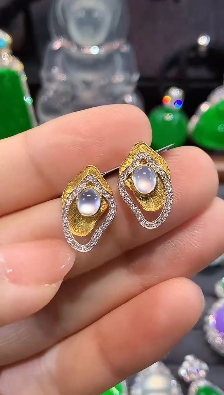 18K金镶嵌翡翠耳饰耳钉