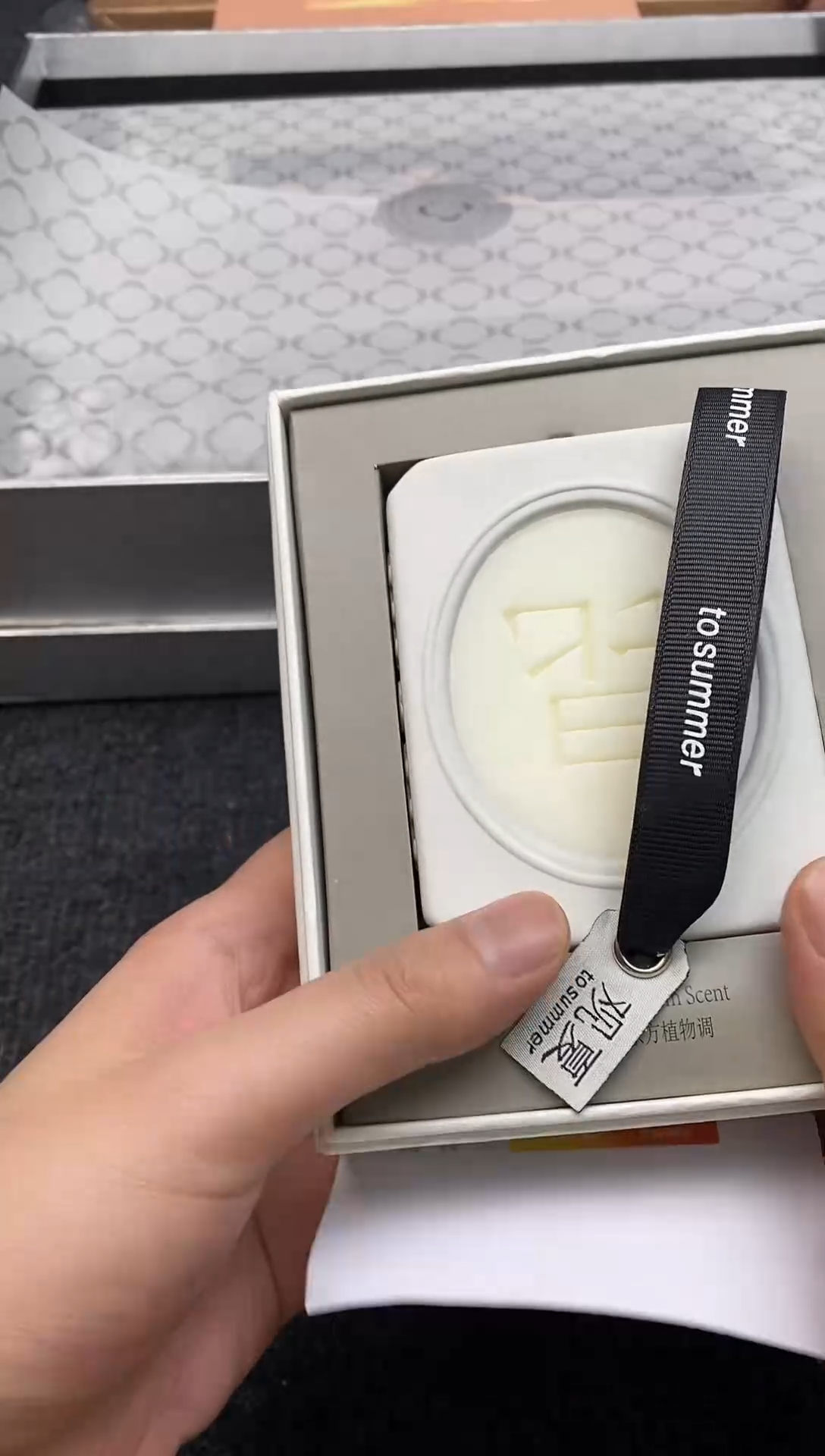 瓷片如图所示 平安高端礼品