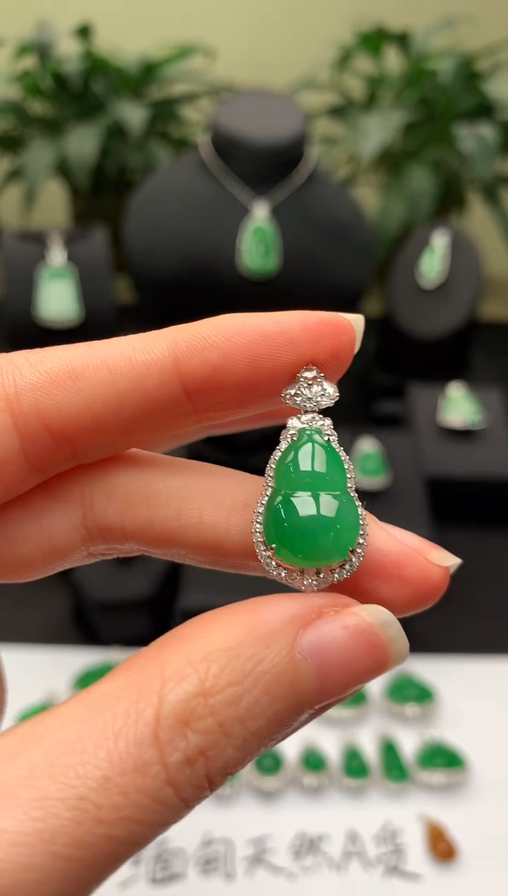 【闪购商品】翡翠颈饰18K金镶嵌葫芦