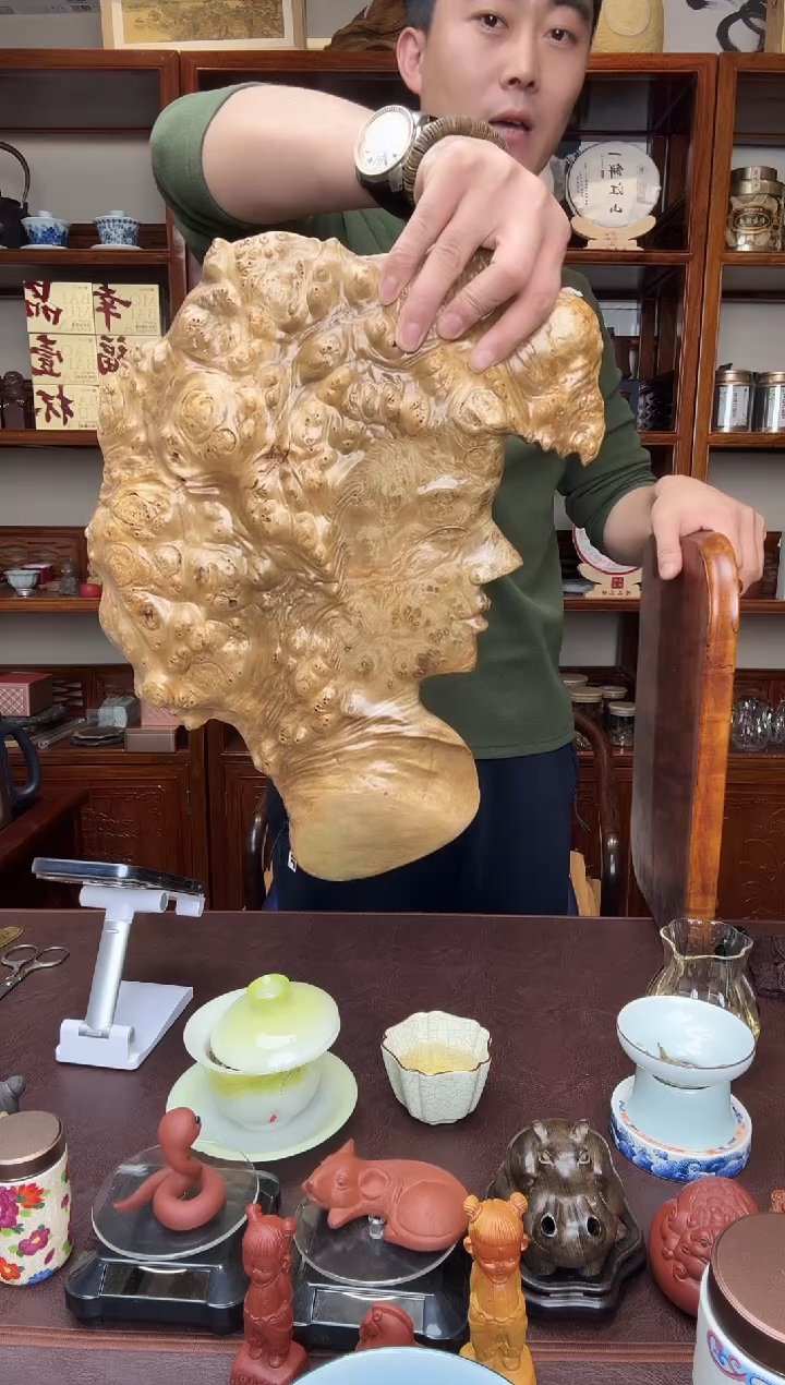 黄金樟人头像艺术