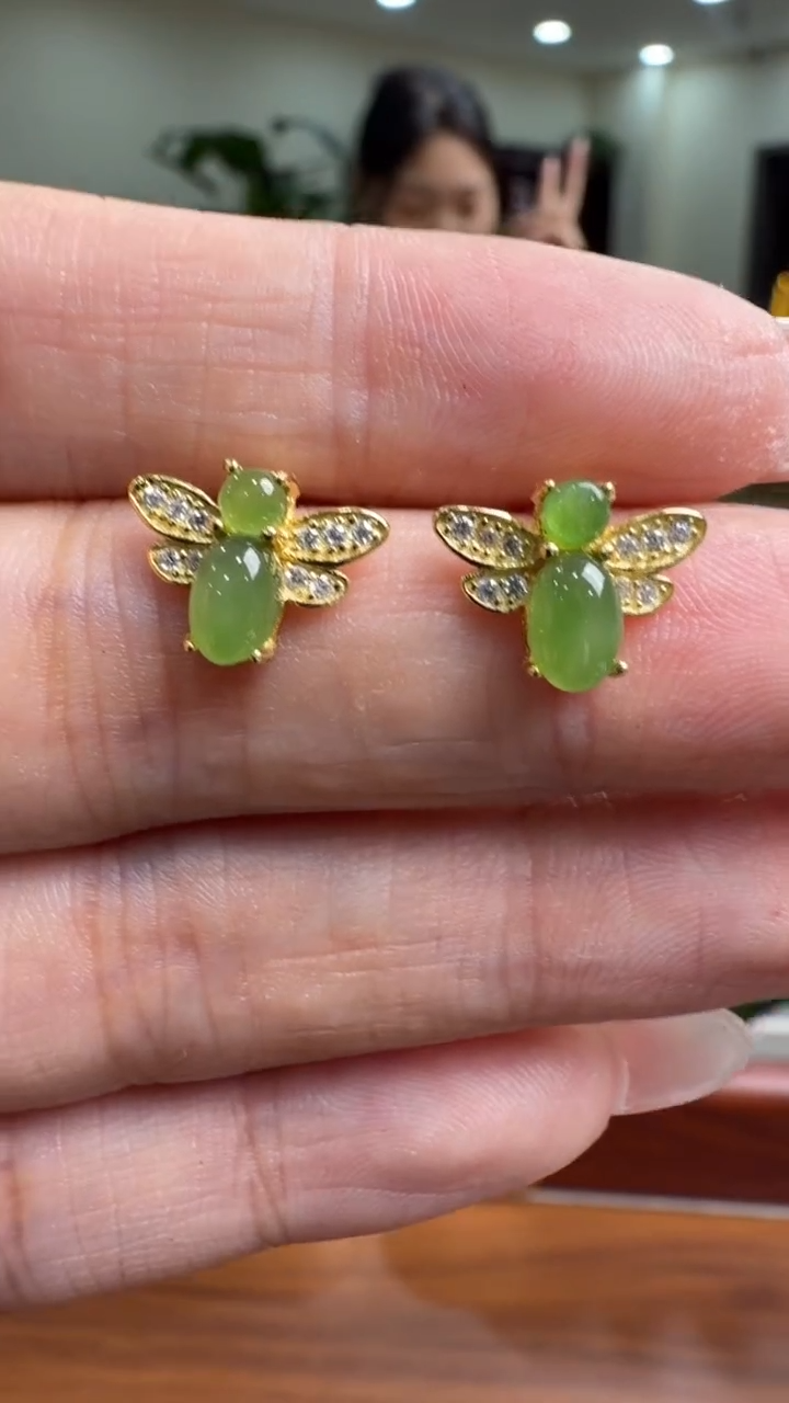 颈饰未镶嵌和田玉耳饰一对