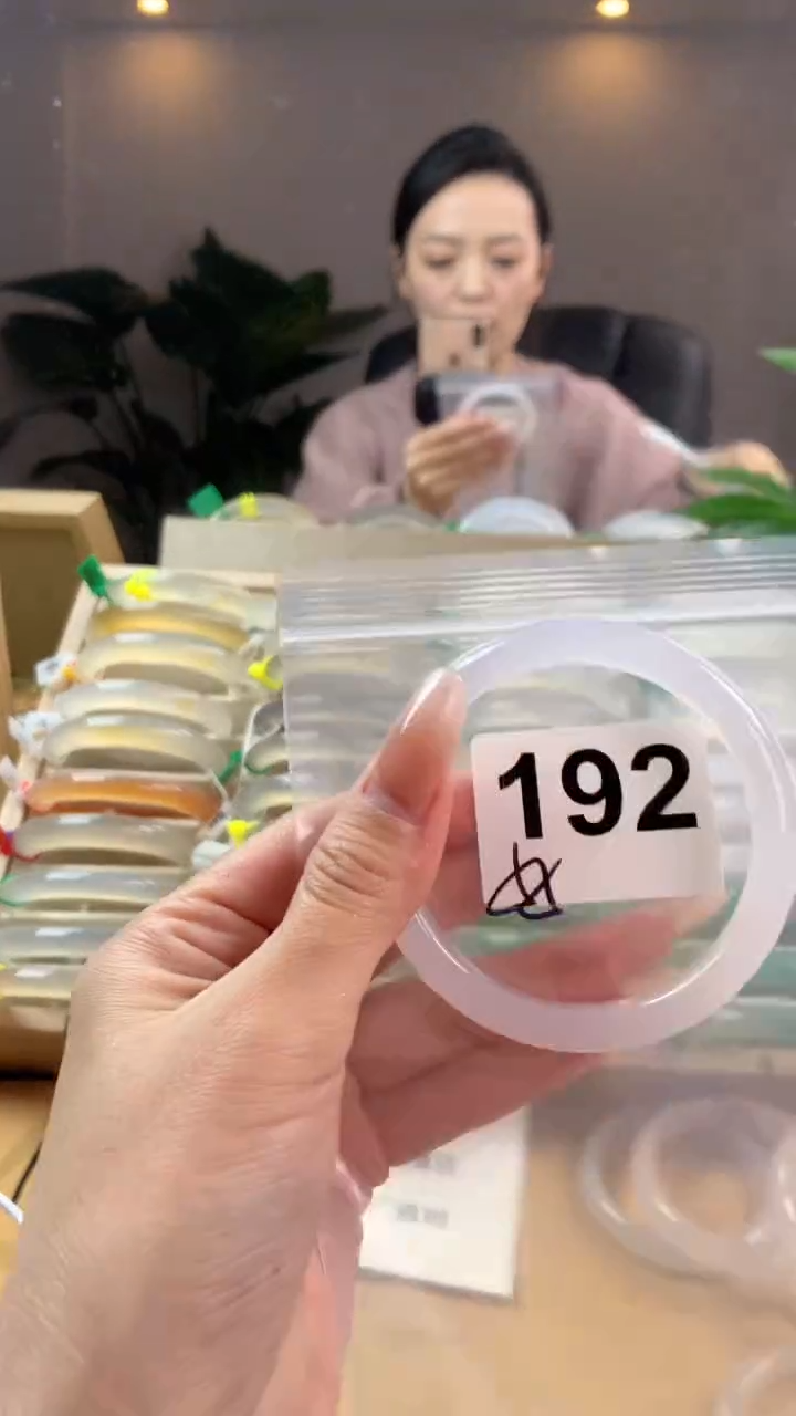 【闪购商品】玛瑙/玉髓手镯未镶嵌192