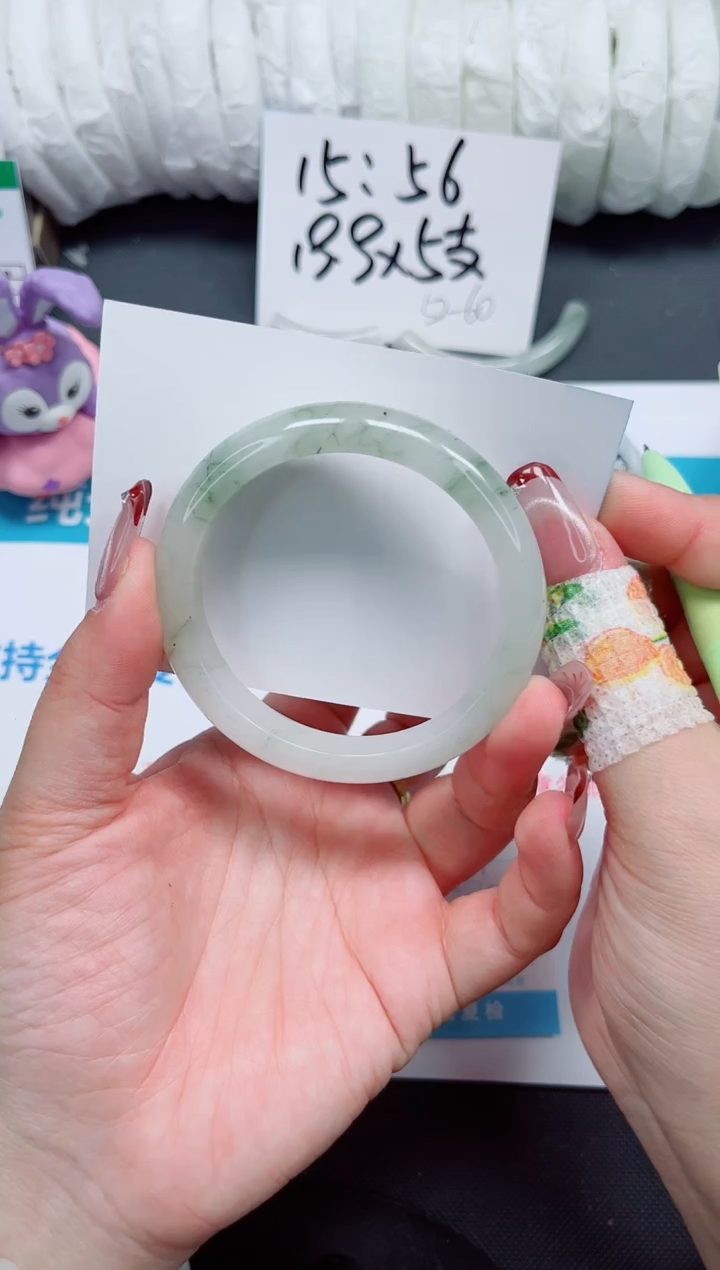 【闪购商品】石英质玉手镯未镶嵌40