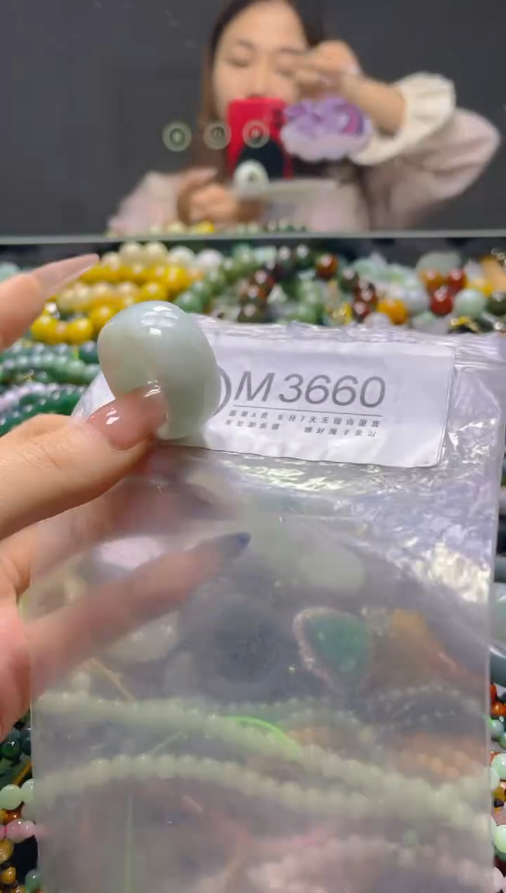 颈饰未镶嵌翡翠22MM/M/翡翠A货，一件也是批发价